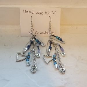 Dangle earrings safety pin hearts handmade 🖤💙